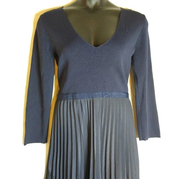 Navy Blue Pleated Dress 😍 - Picture 2 of 14